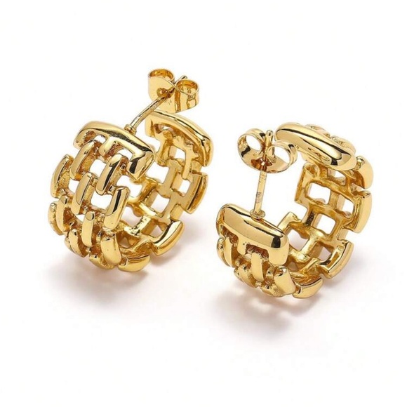 Gold Sculpted Chain Hoop Earrings - Picture 2 of 7